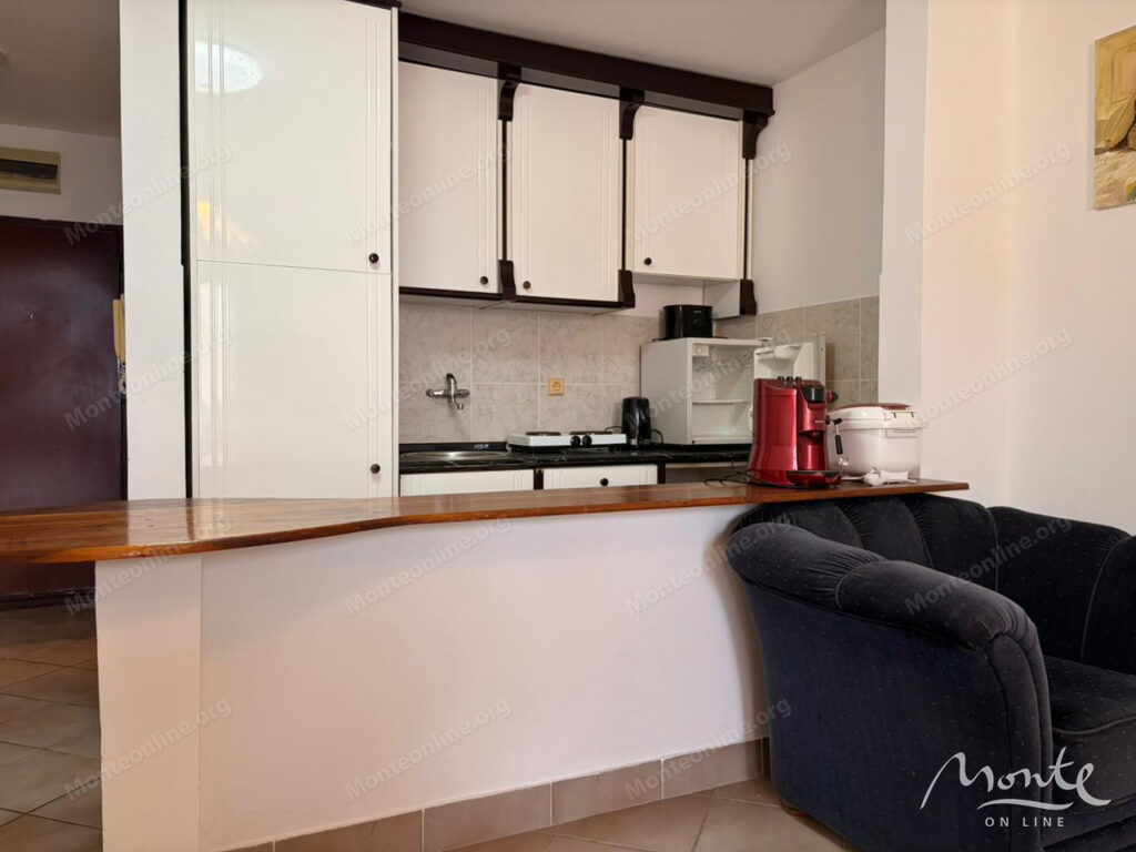 kvartira s 1 spalnej v sveti stefane s vidom na more 05