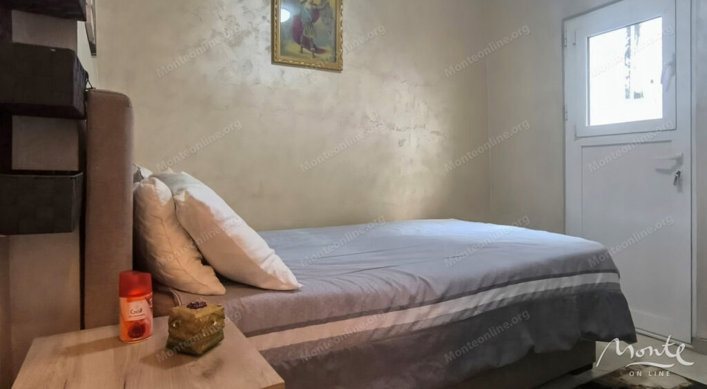 kvartira s 2 spalnyami na pervoj linii v dobrote 10