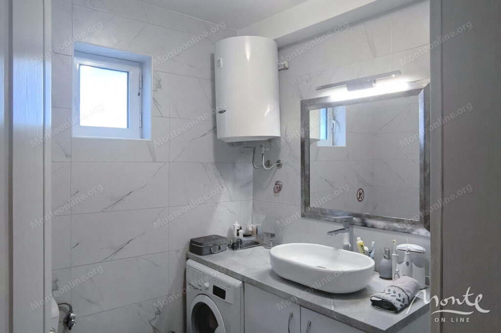 kvartira s 2 spalnyami na pervoj linii v dobrote 16