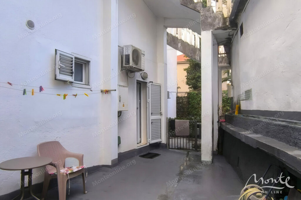 kvartira s 2 spalnyami na pervoj linii v dobrote 17