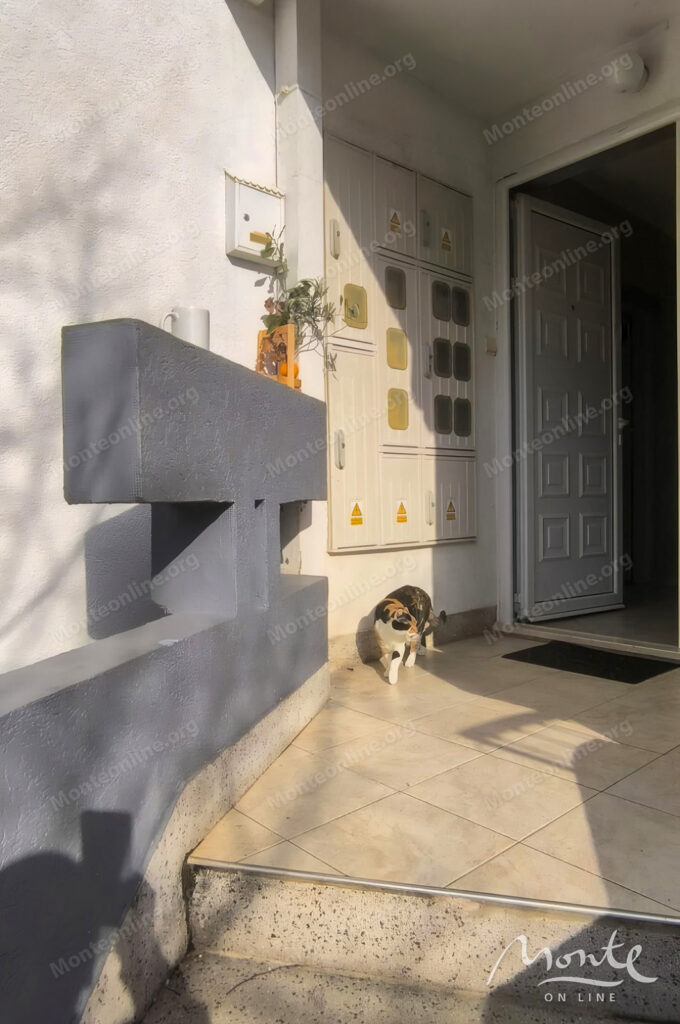 kvartira s 2 spalnyami na pervoj linii v dobrote 18