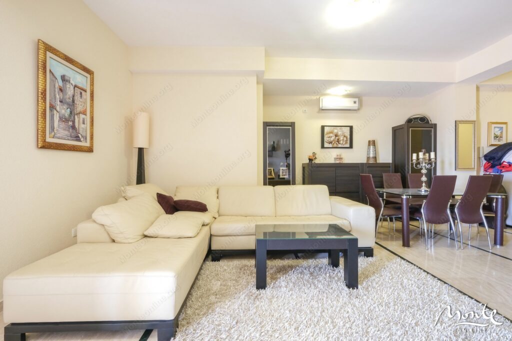 kvartira s 4 spalnyami na pervoj linii u morya v igalo herczeg novi ap1 15