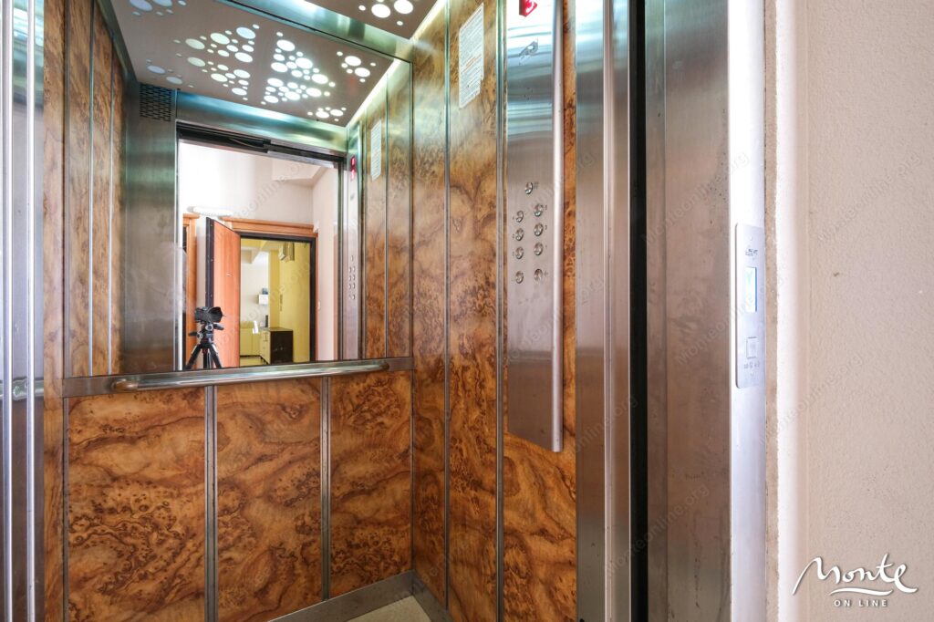 kvartira s 4 spalnyami na pervoj linii u morya v igalo herczeg novi ap1 21