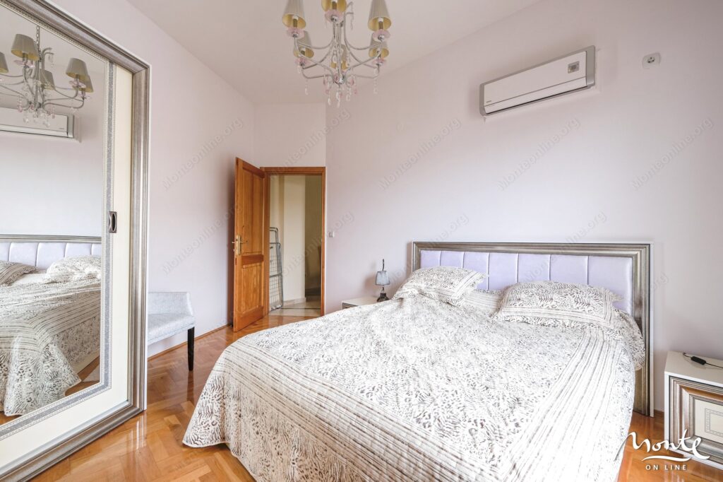 kvartira s 4 spalnyami na pervoj linii u morya v igalo herczeg novi ap2 16