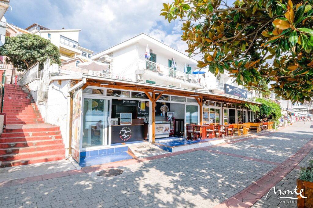 kvartira s 4 spalnyami na pervoj linii u morya v igalo herczeg novi ap2 26