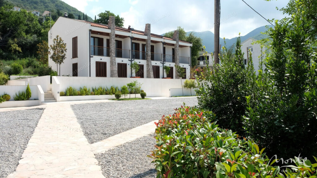 Квартира-студия в новом жилом комплексе в Тивате