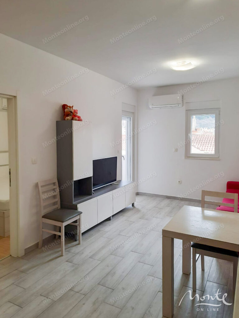 meblirovannaya kvartira s 1 spalnej i vidom na more v budve 02