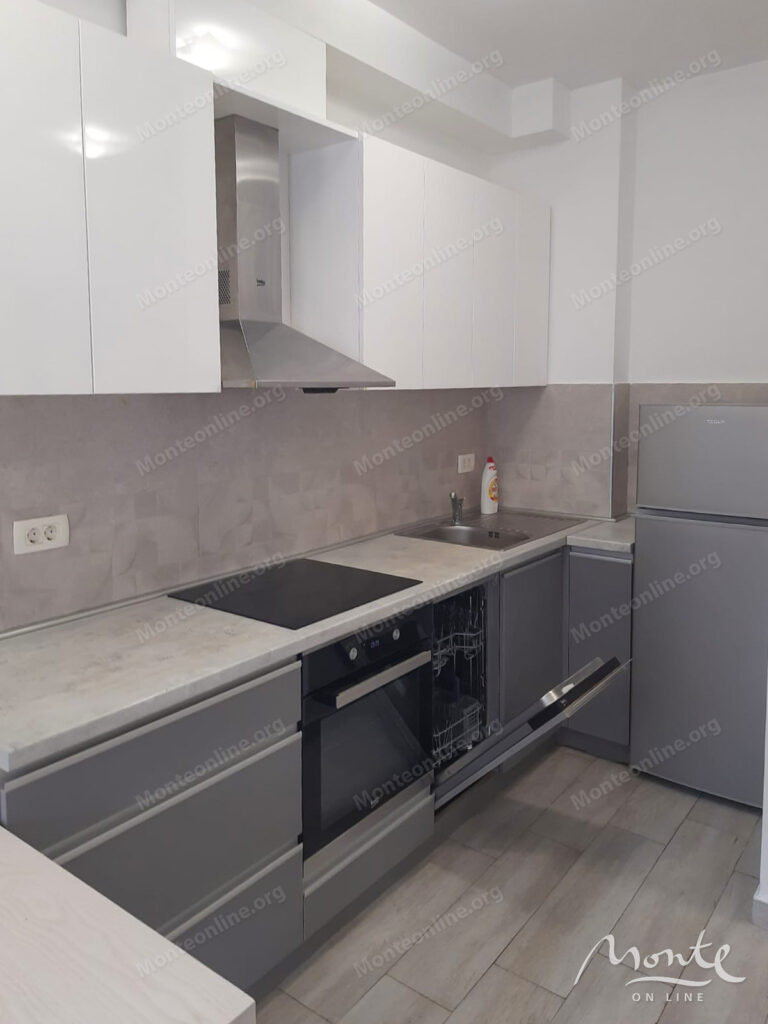 meblirovannaya kvartira s 1 spalnej i vidom na more v budve 06