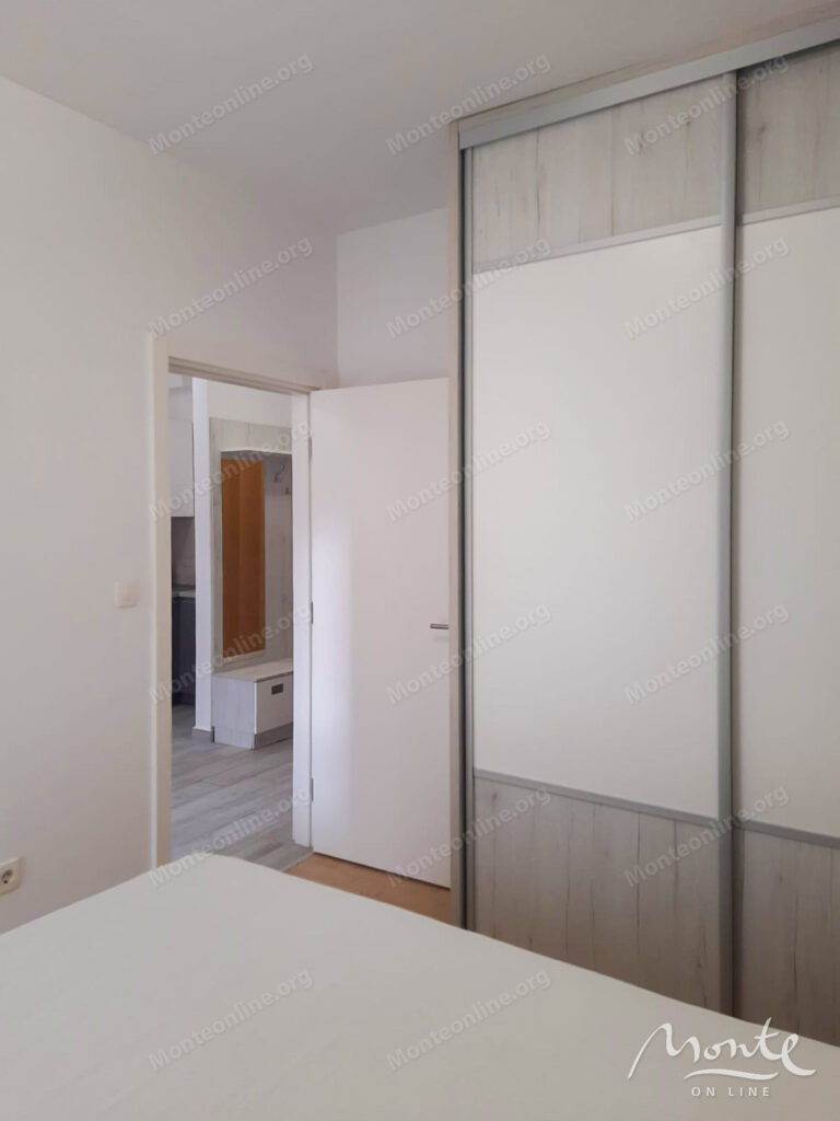 meblirovannaya kvartira s 1 spalnej i vidom na more v budve 08