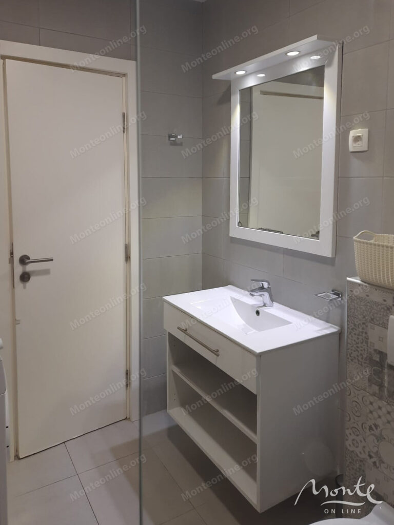 meblirovannaya kvartira s 1 spalnej i vidom na more v budve 09