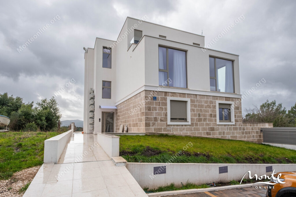 novyj apartament s 2 spalnyami i prostornoj terrasoj v rajone mrchevacz tivat 39