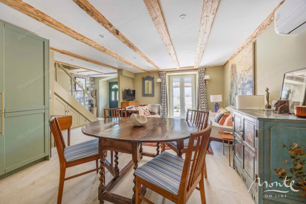 otrestavrirovannyj kamennyj dom s vidom na more v dzhurichi kotorskij zaliv 13