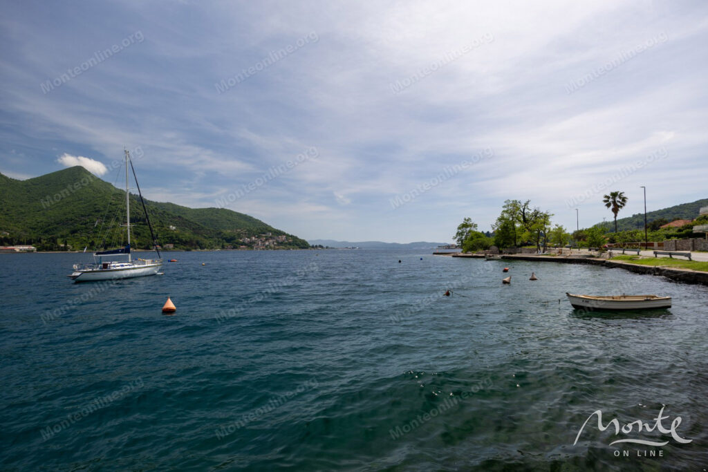 otrestavrirovannyj kamennyj dom s vidom na more v dzhurichi kotorskij zaliv 16