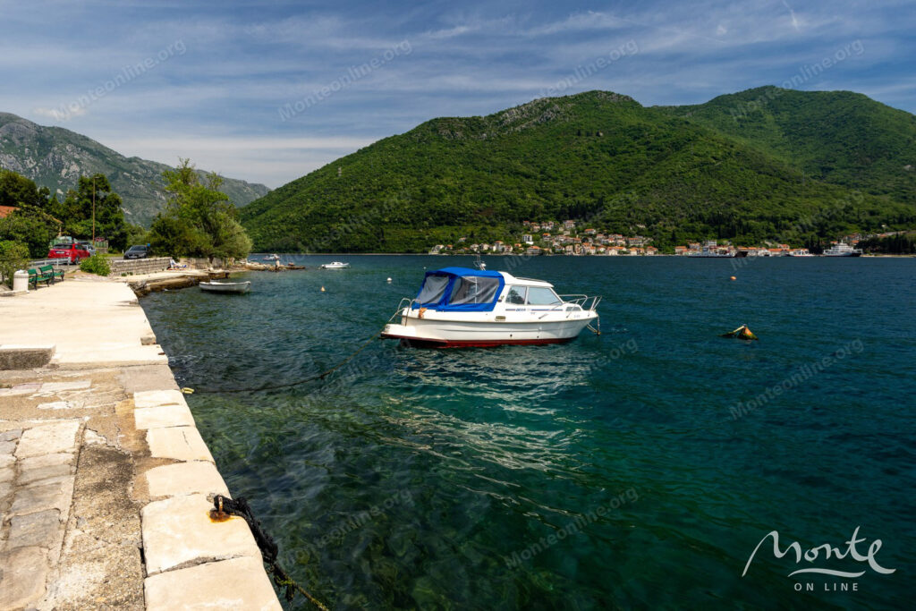 otrestavrirovannyj kamennyj dom s vidom na more v dzhurichi kotorskij zaliv 21