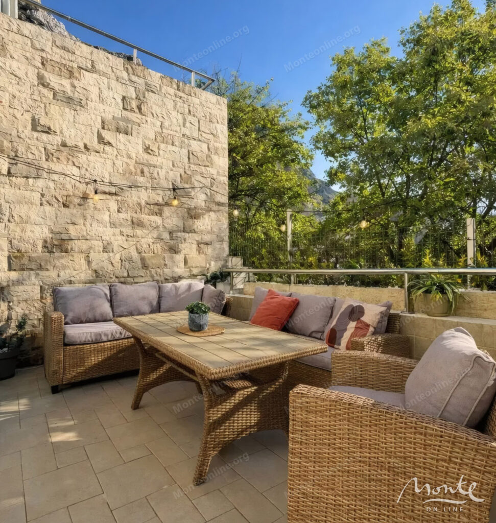 prostornaya kvartira s 1 spalnej v komplekse s bassejnom v dobrote 01