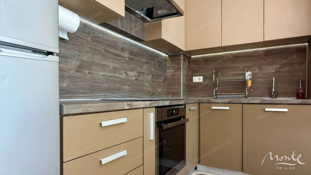 prostornaya kvartira s 1 spalnej v komplekse s bassejnom v dobrote 07