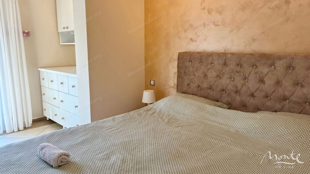 prostornaya kvartira s 1 spalnej v komplekse s bassejnom v dobrote 11