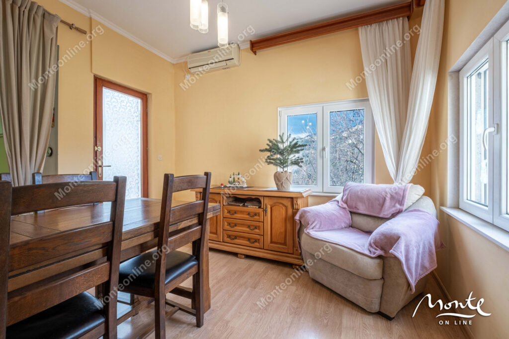 prostornaya kvartira s 2 spalnyami i vidom na gory v herczeg novi 03