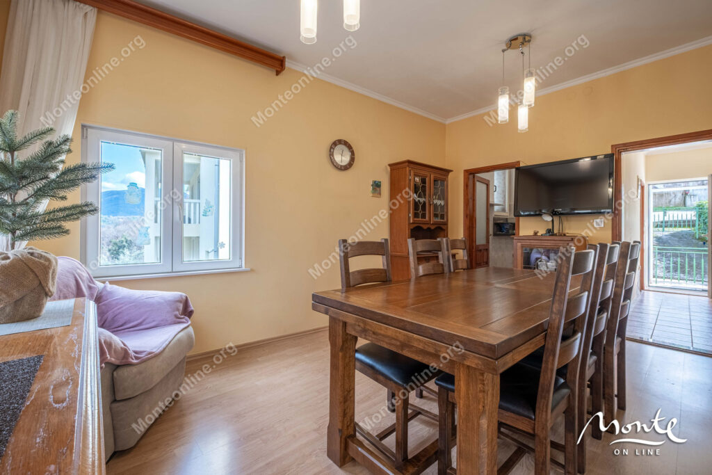 prostornaya kvartira s 2 spalnyami i vidom na gory v herczeg novi 06