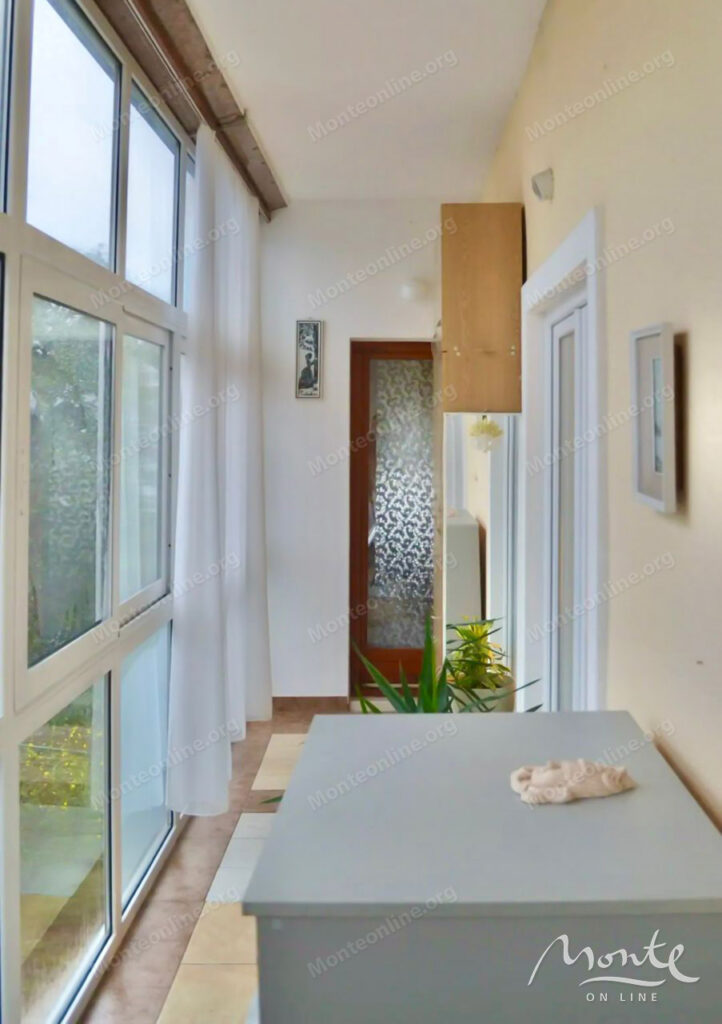 prostornaya kvartira s 2 spalnyami i vidom na gory v herczeg novi 06