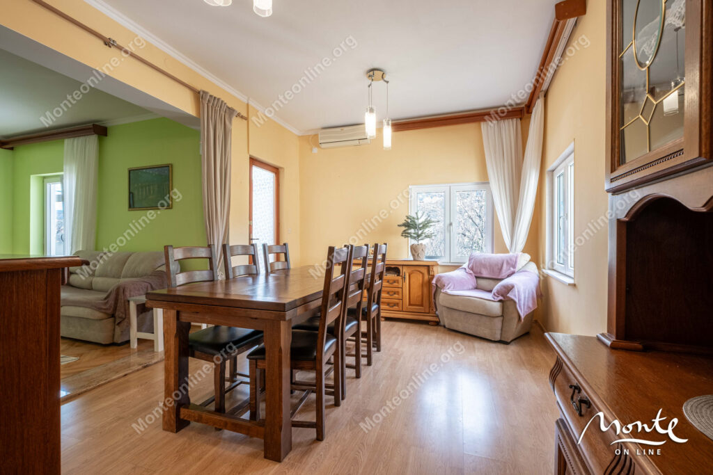 prostornaya kvartira s 2 spalnyami i vidom na gory v herczeg novi 07