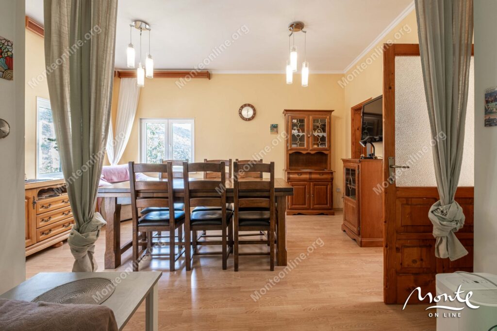 prostornaya kvartira s 2 spalnyami i vidom na gory v herczeg novi 08