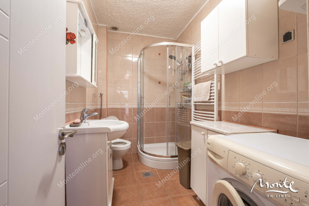 prostornaya kvartira s 2 spalnyami i vidom na gory v herczeg novi 14