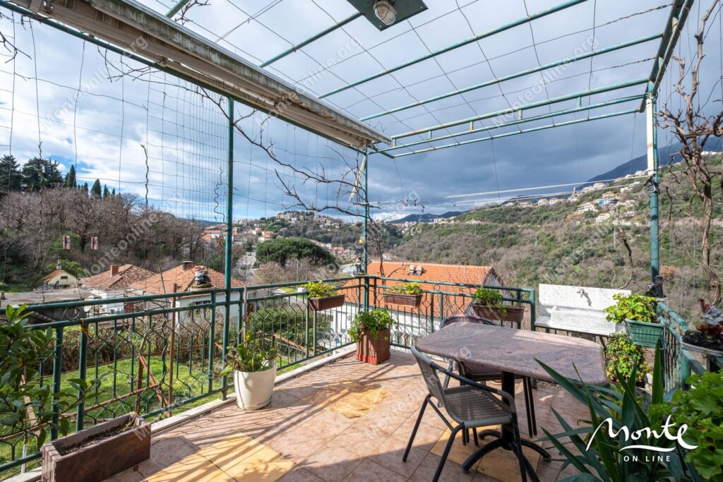 prostornaya kvartira s 2 spalnyami i vidom na gory v herczeg novi 18