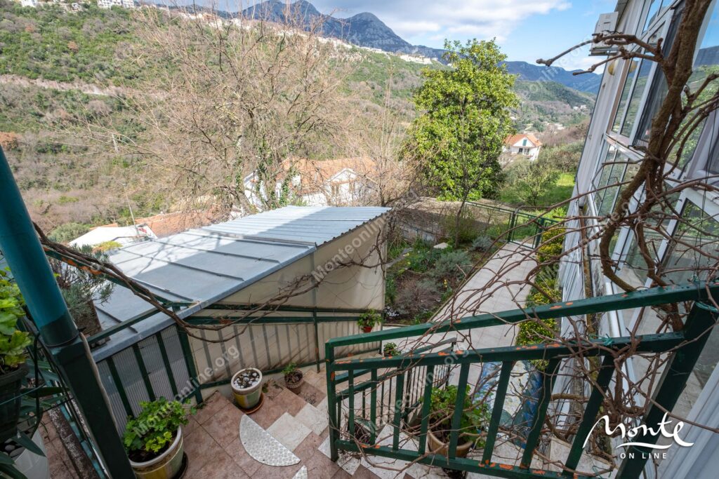 prostornaya kvartira s 2 spalnyami i vidom na gory v herczeg novi 20