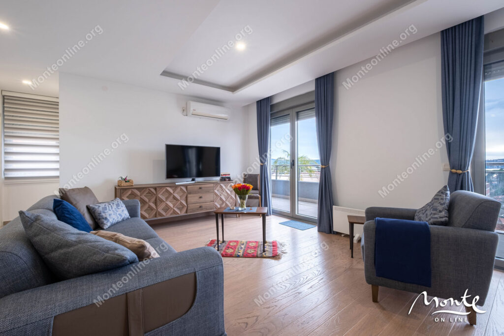 prostornaya kvartira s 2 spalnyami panoramnym vidom na more i bolshoj terrasoj v tivate 02