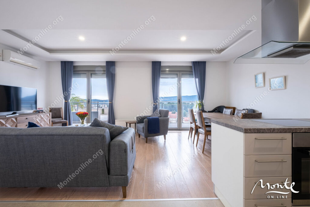 prostornaya kvartira s 2 spalnyami panoramnym vidom na more i bolshoj terrasoj v tivate 09