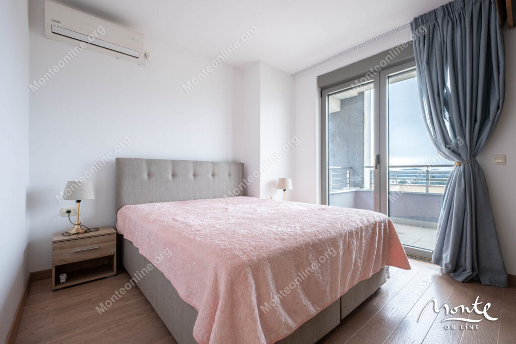 prostornaya kvartira s 2 spalnyami panoramnym vidom na more i bolshoj terrasoj v tivate 12