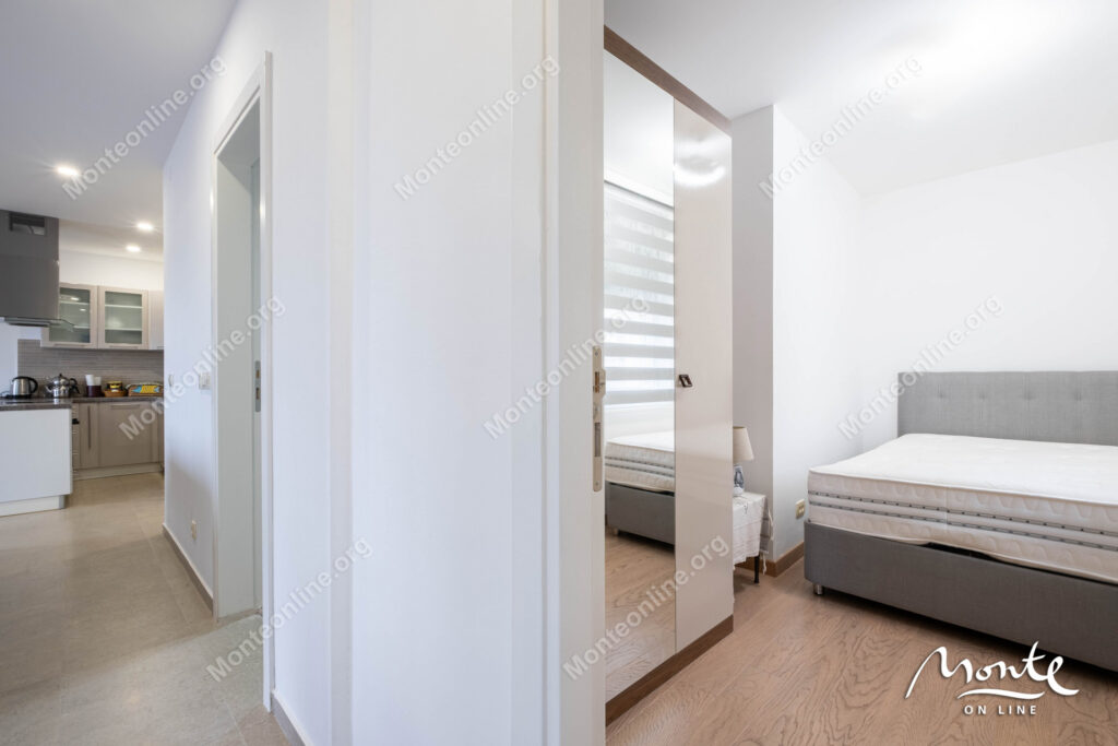 prostornaya kvartira s 2 spalnyami panoramnym vidom na more i bolshoj terrasoj v tivate 14