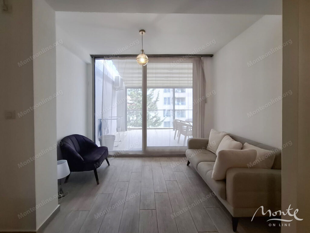 prostornaya kvartira s 3 spalnyami i bolshoj terrasoj v budve 08