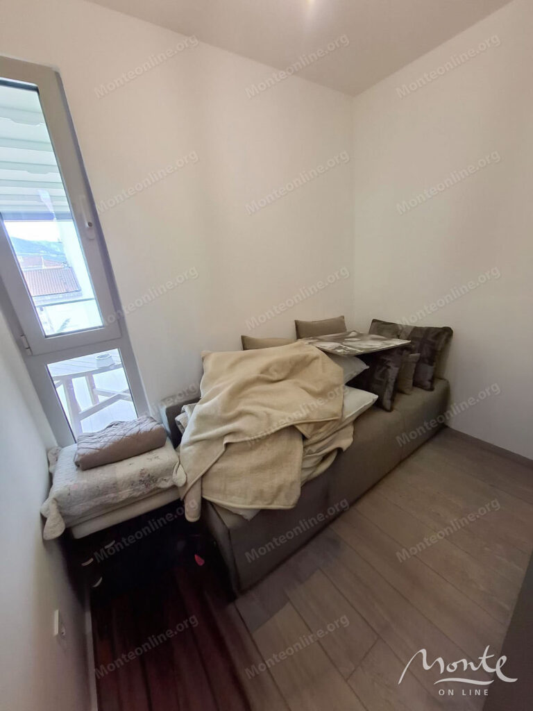 prostornaya kvartira s 3 spalnyami i bolshoj terrasoj v budve 10