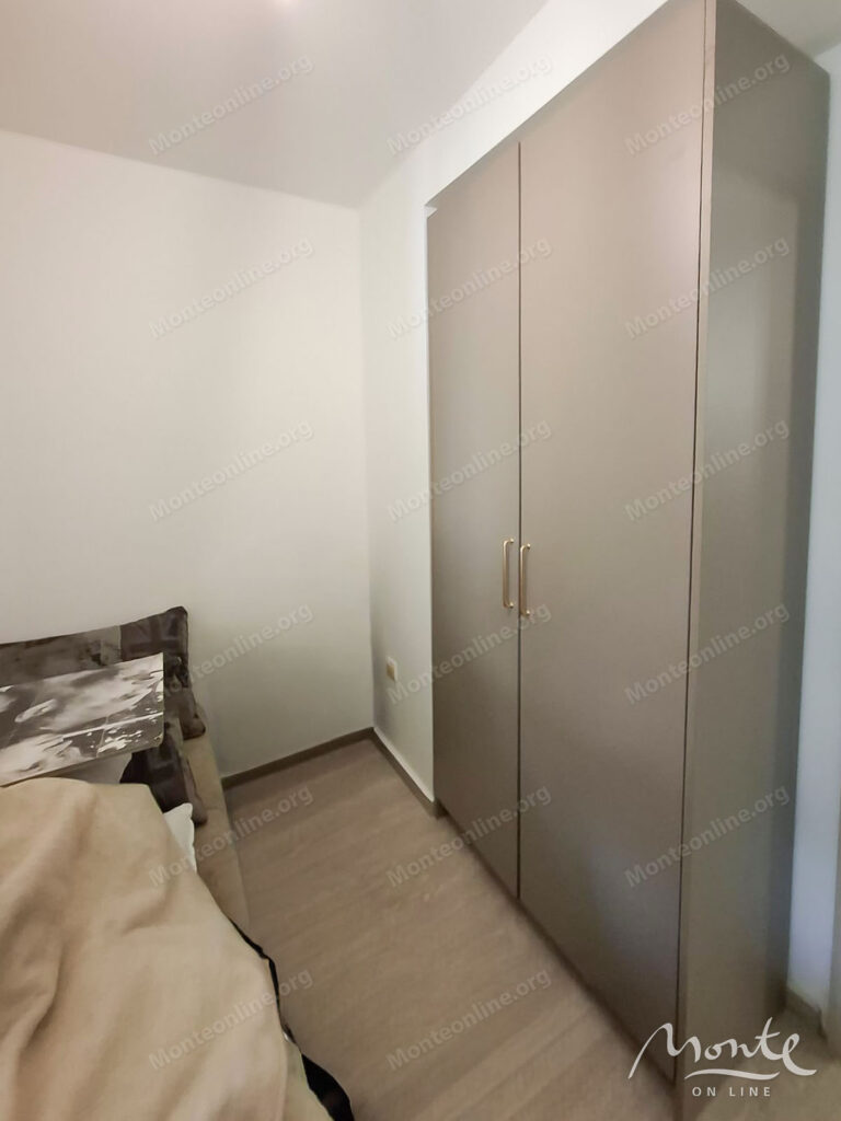 prostornaya kvartira s 3 spalnyami i bolshoj terrasoj v budve 11