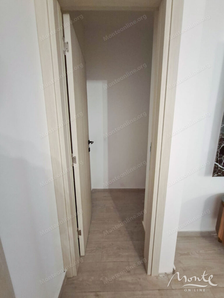 prostornaya kvartira s 3 spalnyami i bolshoj terrasoj v budve 20