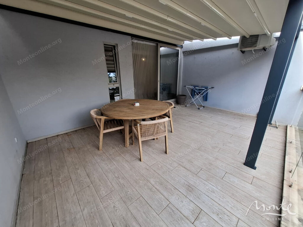 prostornaya kvartira s 3 spalnyami i bolshoj terrasoj v budve 25