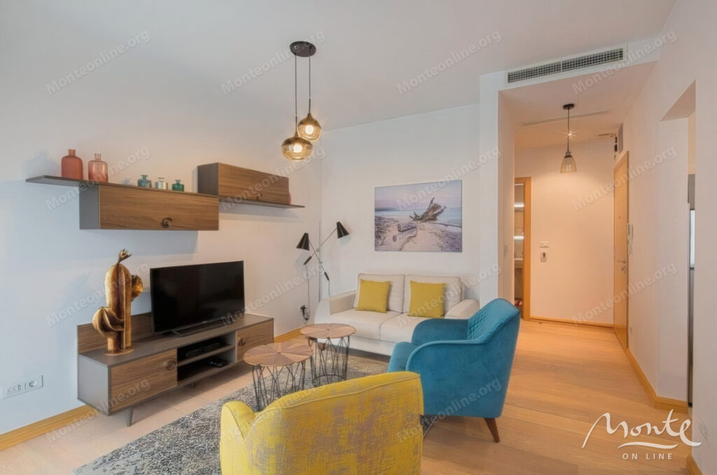 prostornaya meblirovannaya kvartira s 2 spalnyami v budve 02