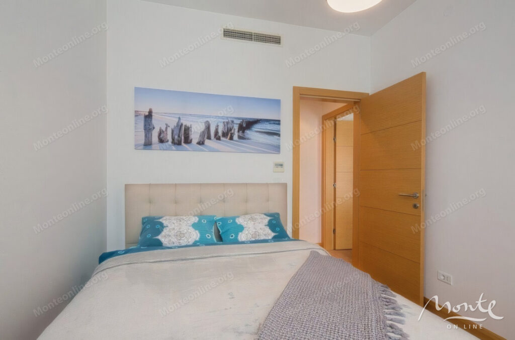 prostornaya meblirovannaya kvartira s 2 spalnyami v budve 05