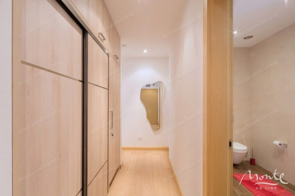 prostornaya meblirovannaya kvartira s 2 spalnyami v budve 08