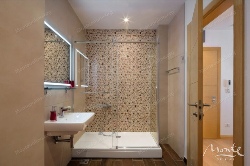 prostornaya meblirovannaya kvartira s 2 spalnyami v budve 09