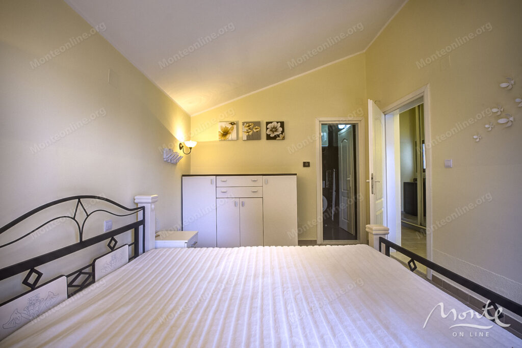 prostornyj dom s vidom na more v biele herczeg novi 21