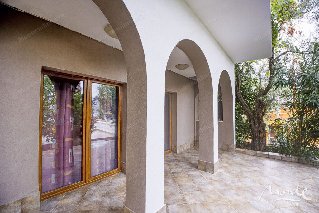 prostornyj dom s vidom na more v biele herczeg novi 43