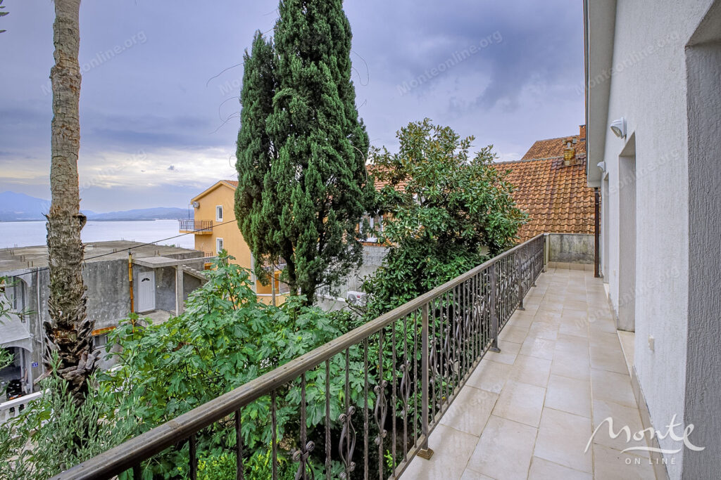 prostornyj dom s vidom na more v biele herczeg novi 53