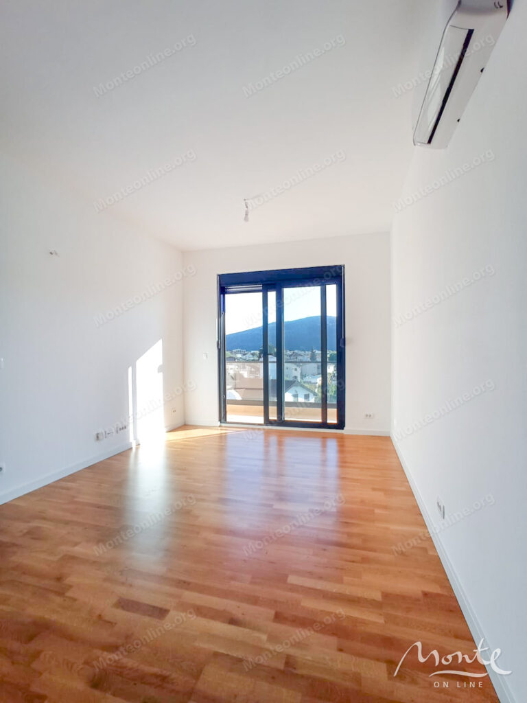 svetlaya kvartira s 2 spalnyami v sovremennom zhilom dome v bare 04