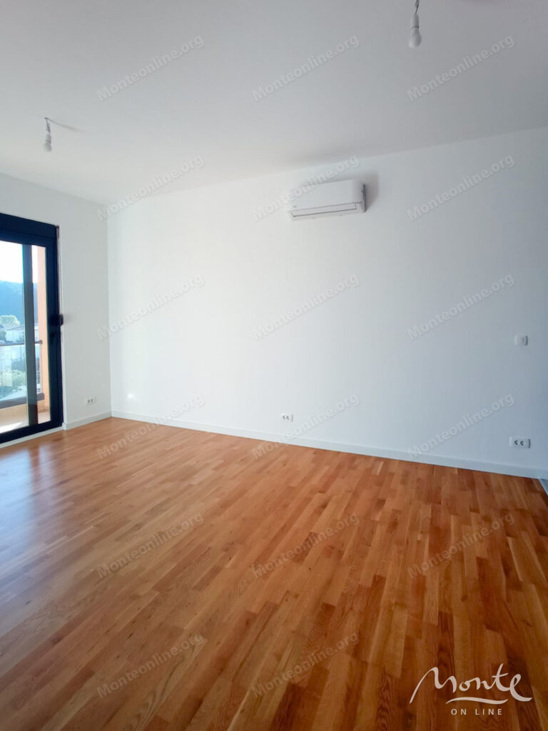 svetlaya kvartira s 2 spalnyami v sovremennom zhilom dome v bare 05