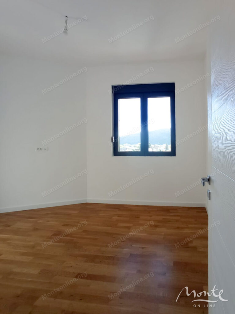 svetlaya kvartira s 2 spalnyami v sovremennom zhilom dome v bare 06