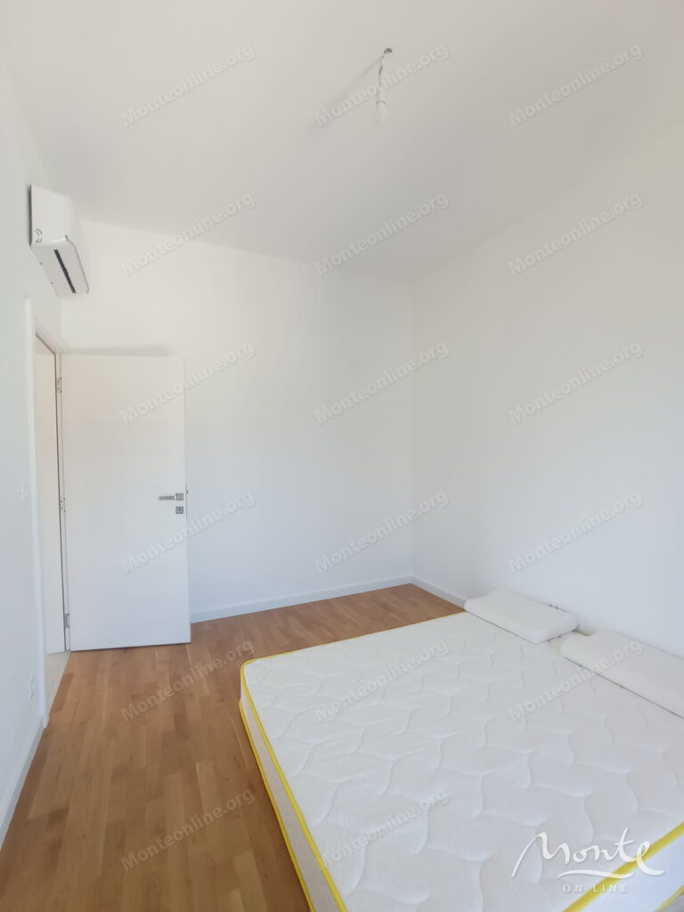 svetlaya kvartira s 2 spalnyami v sovremennom zhilom dome v bare 08