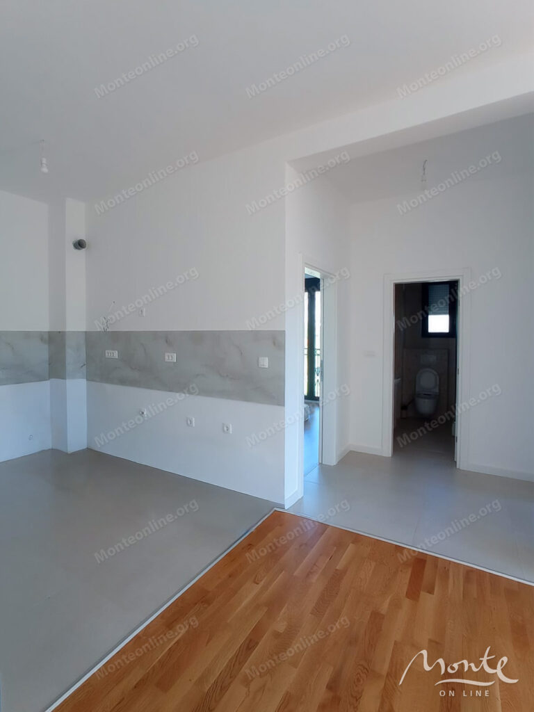 svetlaya kvartira s 2 spalnyami v sovremennom zhilom dome v bare 11